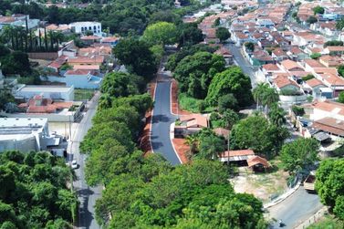 Avenida Brasil é asfaltada em toda a extensão pela primeira vez