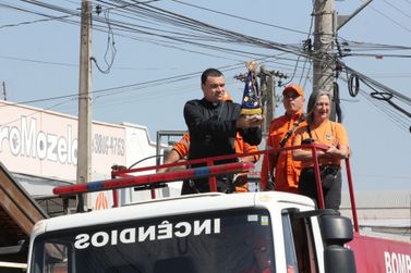 Fi&eacute;is participam de carreata em homenagem a Nossa Senhora Aparecida