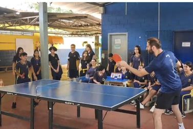 Alunos da EMEB  Jorge Bertolazzo participam de torneio de t&ecirc;nis de mesa com apoio da SEL