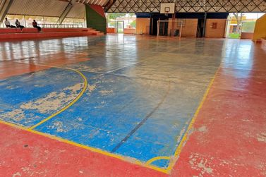 Escolas gua&ccedil;uanas iniciam troca de piso em quadras esportivas