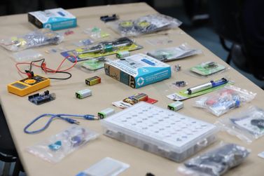 Projeto de rob&oacute;tica transforma aprendizado em escola municipal