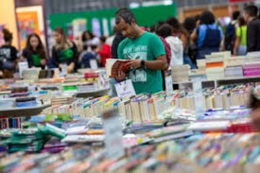 Bienal Liter&aacute;ria de Mogi Mirim ter&aacute; Paula Pimenta e Sergio Vaz