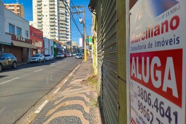 Crise no com&eacute;rcio avan&ccedil;a e exp&otilde;e esvaziamento da Padre Roque