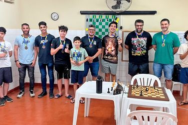 Evandro Rosseto &eacute; campe&atilde;o invicto em torneio internacional de xadrez