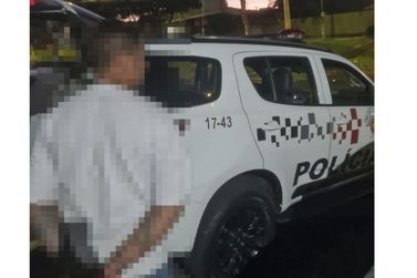 Homem &eacute; preso ap&oacute;s agredir mulher e roubar celular 