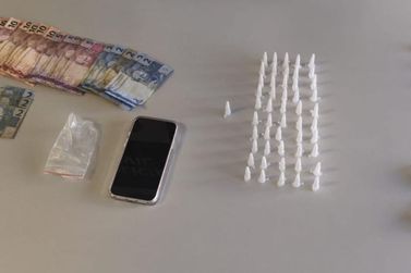 Adolescente de 14 anos &eacute; apreendido por tr&aacute;fico de drogas no Santa Luzia