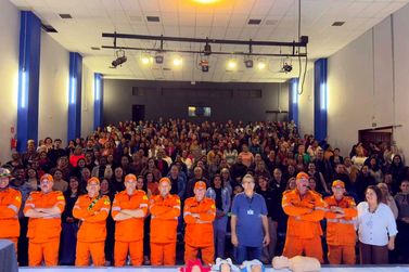 Bombeiros treinam profissionais da educa&ccedil;&atilde;o para emerg&ecirc;ncias no ambiente escolar
