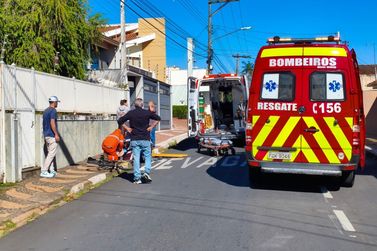 Colis&atilde;o entre carro e bicicleta deixa ciclista gravemente ferido