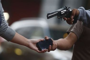 Celular roubado ou furtado: veja o que fazer para proteger contas e aparelho