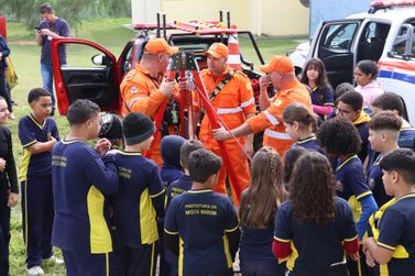 Mogi Mirim lan&ccedil;a programa Bombeiro Mirim para alunos da rede municipal