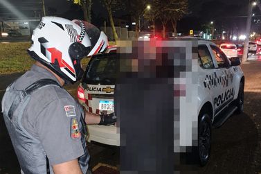 PM apreende rev&oacute;lver e prende homem ap&oacute;s den&uacute;ncia de tiros em Mogi Gua&ccedil;u
