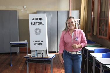 S&ocirc;nia M&oacute;dena aposta no contato com eleitores e diz ter f&eacute; em vit&oacute;ria nas urnas