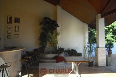 Casa &agrave; venda - 425m&sup2; - Centro