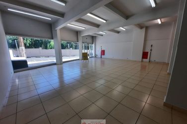 Sal&atilde;o Comercial &agrave; venda - 180m&sup2; - Centro