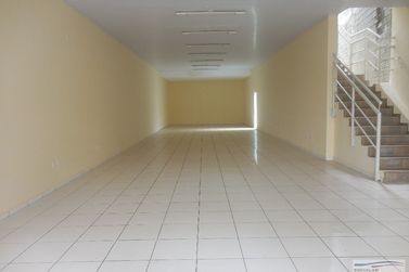 Sala Comercial &agrave; venda - 450m&sup2; - Centro