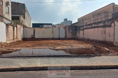 Terreno &agrave; venda - 10m&sup2; - Centro