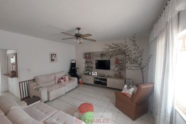 Casa &agrave; venda - 210m&sup2; - Centro