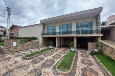 Casa &agrave; venda - 340m&sup2; - Centro
