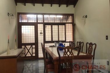 Casa &agrave; venda - 204m&sup2; - Centro