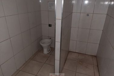Sal&atilde;o Comercial para alugar - 335m&sup2; - Centro