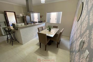 Casa &agrave; venda - 180m&sup2; - Centro