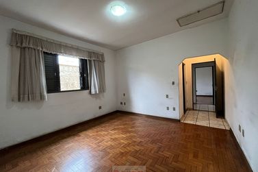 Casa &agrave; venda - 253m&sup2; - Centro