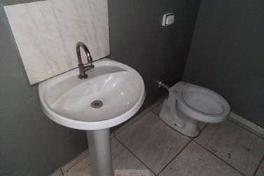 Sal&atilde;o Comercial para alugar - 194m&sup2; - Centro