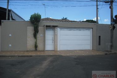 Casa &agrave; venda - 300m&sup2; - Centro