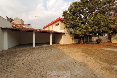 Casa para alugar - 444m&sup2; - Centro