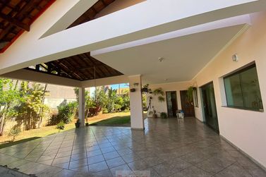 Casa &agrave; venda - 325m&sup2; - Centro