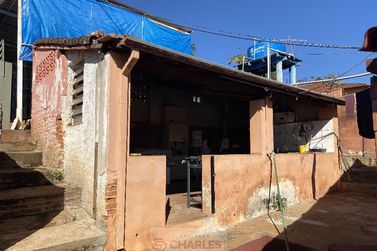 S&iacute;tio &agrave; venda - 450m&sup2; - Centro