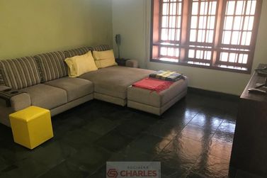 Casa &agrave; venda - 256m&sup2; - Centro