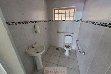 Sal&atilde;o Comercial para alugar - 302m&sup2; - Centro