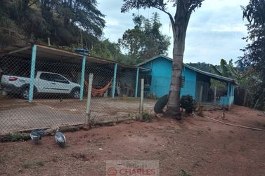 S&iacute;tio &agrave; venda - 120m&sup2; - Centro