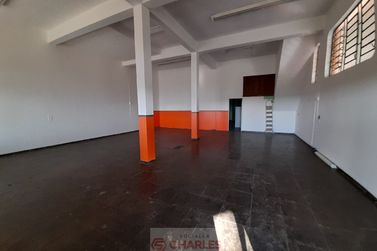 Sal&atilde;o Comercial para alugar - 400m&sup2; - Centro