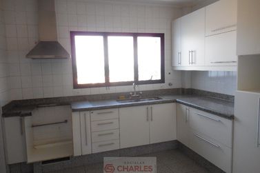 Apartamento &agrave; venda - 180m&sup2; - Centro