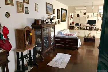 Casa &agrave; venda - 255m&sup2; - Centro
