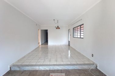 Casa &agrave; venda - 256m&sup2; - Centro