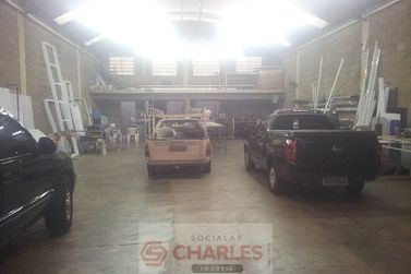 Sal&atilde;o Comercial &agrave; venda - 656m&sup2; - Centro