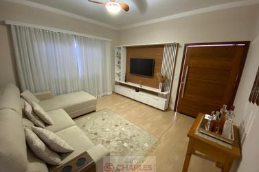 Casa &agrave; venda - 180m&sup2; - Centro
