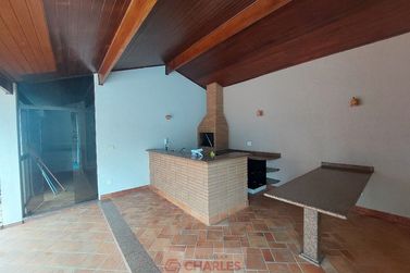 Casa para alugar - 360m&sup2; - Centro