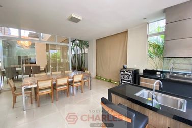Casa &agrave; venda - 369m&sup2; - Centro