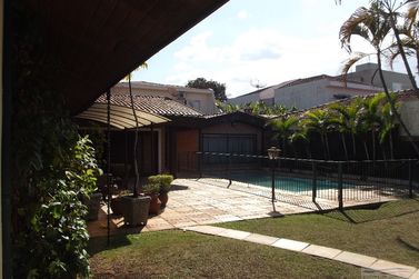 Casa &agrave; venda - 376m&sup2; - Centro