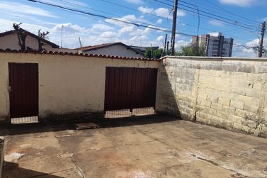 Casa &agrave; venda - 111m&sup2; - Centro