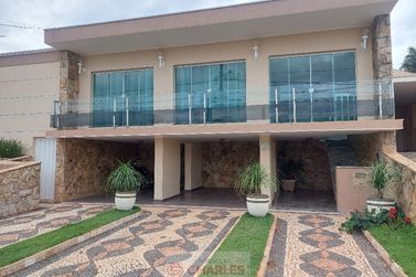 Casa para alugar - 340m&sup2; - Centro