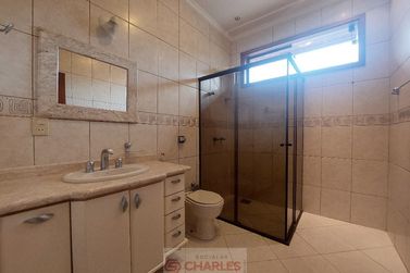 Casa para alugar - 360m&sup2; - Centro