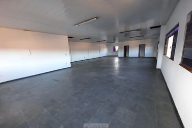 Sal&atilde;o Comercial para alugar - 100m&sup2; - Centro