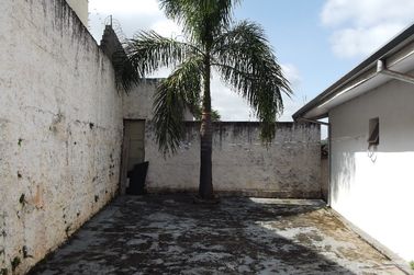 Casa &agrave; venda - 360m&sup2; - Centro