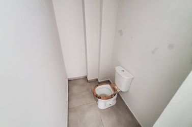 Sal&atilde;o Comercial para alugar - 180m&sup2; - Centro
