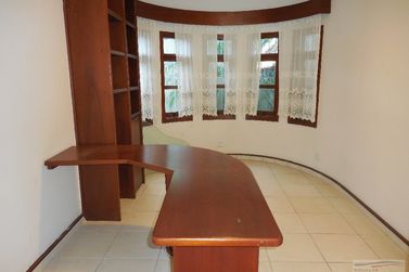 Casa &agrave; venda - 309m&sup2; - Centro